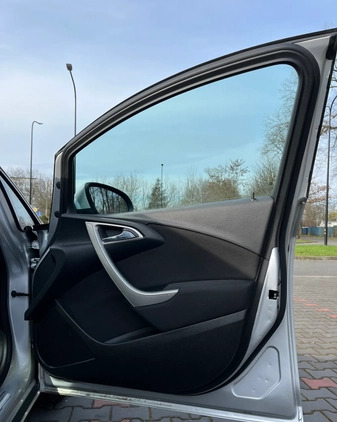 Opel Astra cena 21990 przebieg: 235000, rok produkcji 2011 z Gliwice małe 596